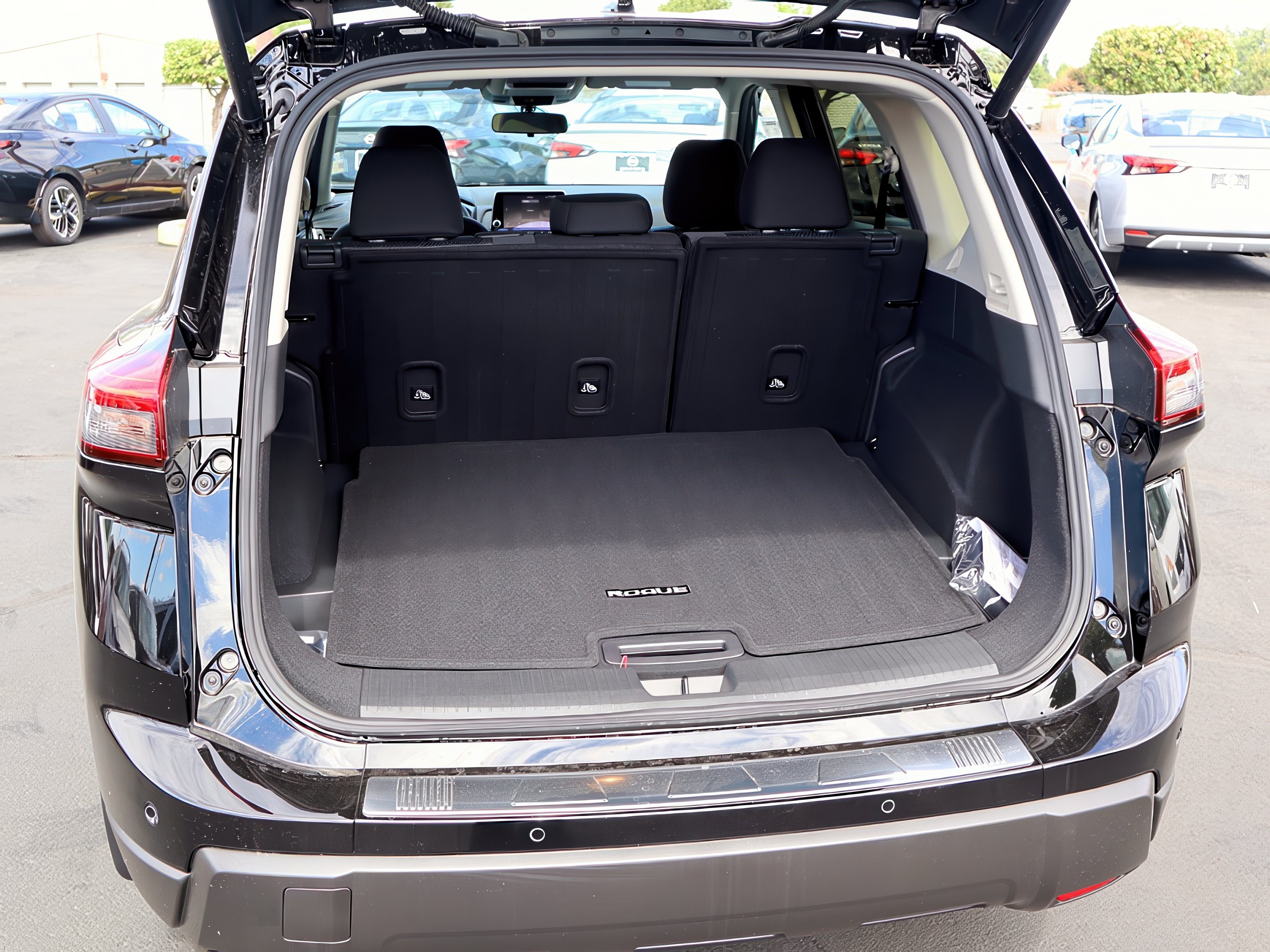2025 Nissan Rogue SV photo 9