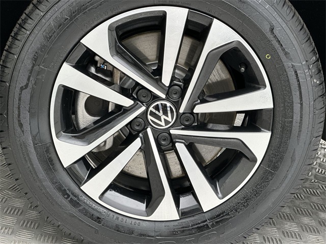 2023 Volkswagen Tiguan S photo 2