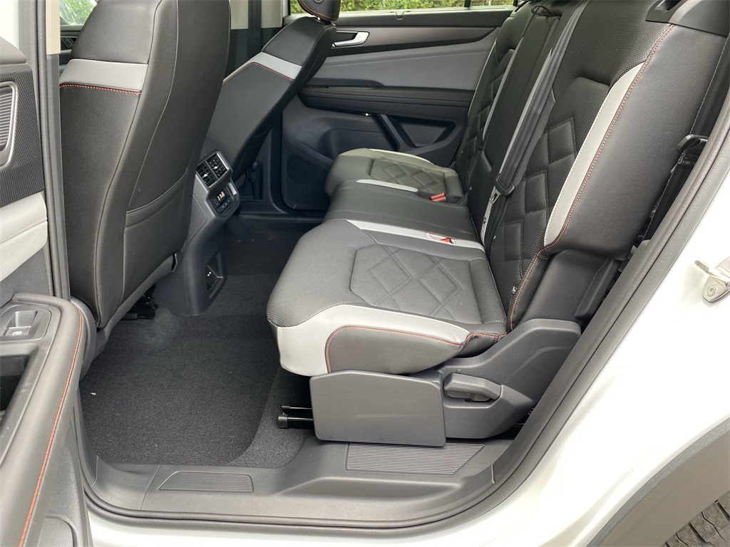 2025 Volkswagen Atlas Peak Edition SE photo 33