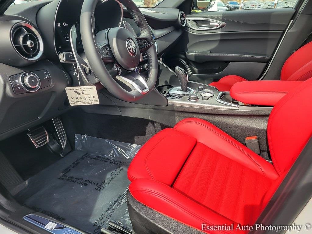 2025 Alfa Romeo Giulia Base photo 8