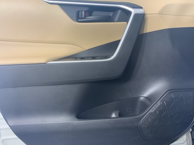 2022 Toyota RAV4 LE photo 21
