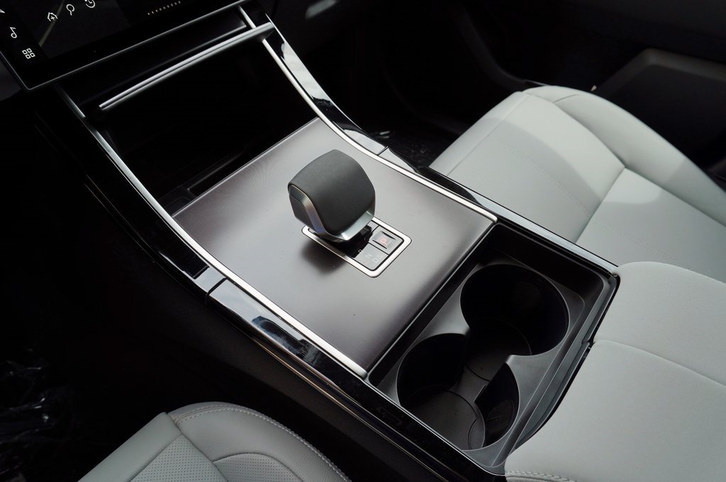 2026 LAND ROVER RANGE ROVER VELAR - Image 25