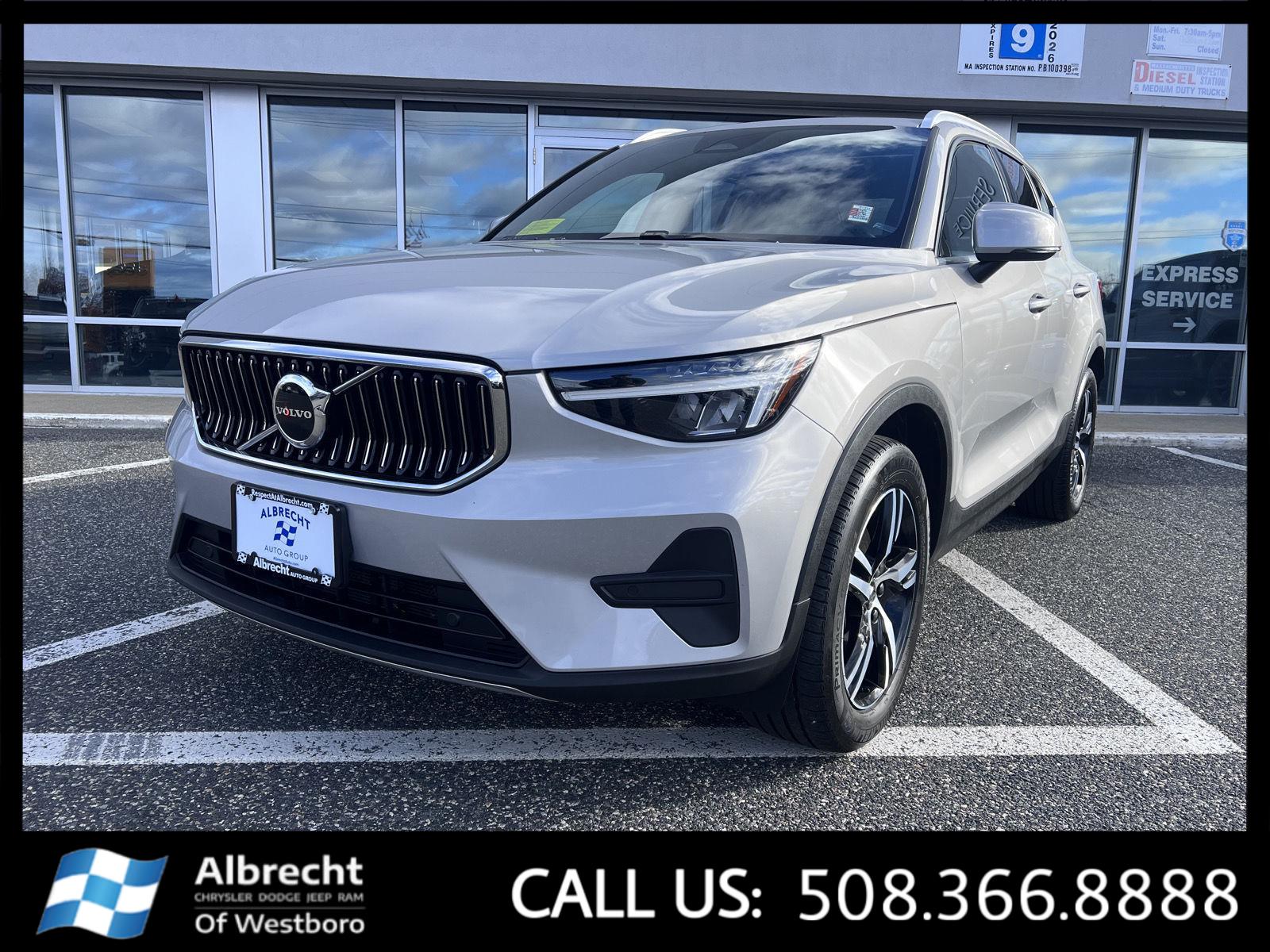 2024 Volvo XC40 Core's photo