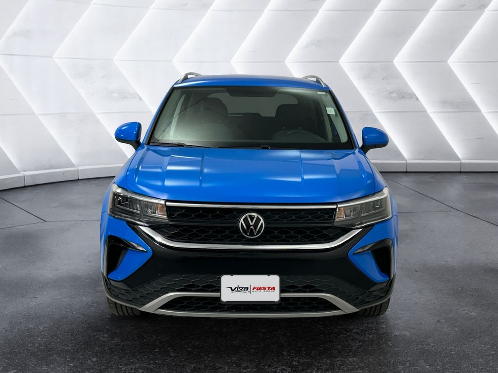 2022 Volkswagen Taos SE photo 2