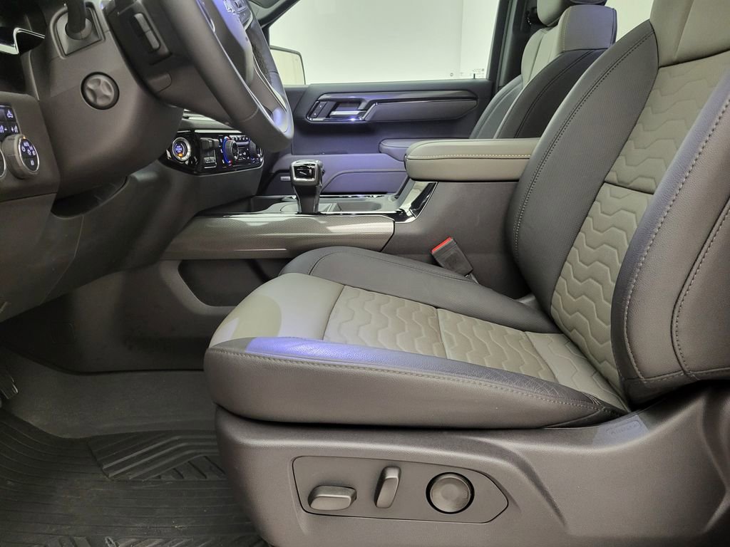 2024 Chevrolet Silverado 1500 ZR2 photo 2