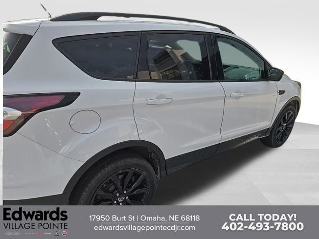 2017 Ford Escape SE photo 2