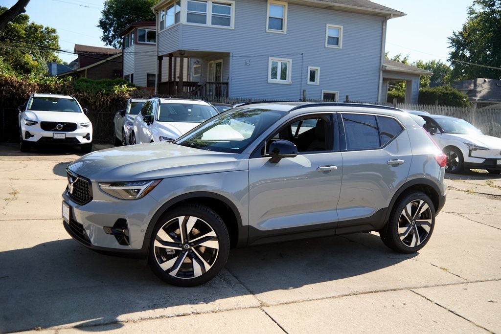 2026 VOLVO XC40 - Image 2