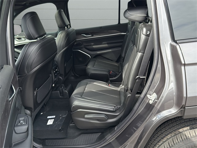2025 Jeep Grand Cherokee Limited photo 16