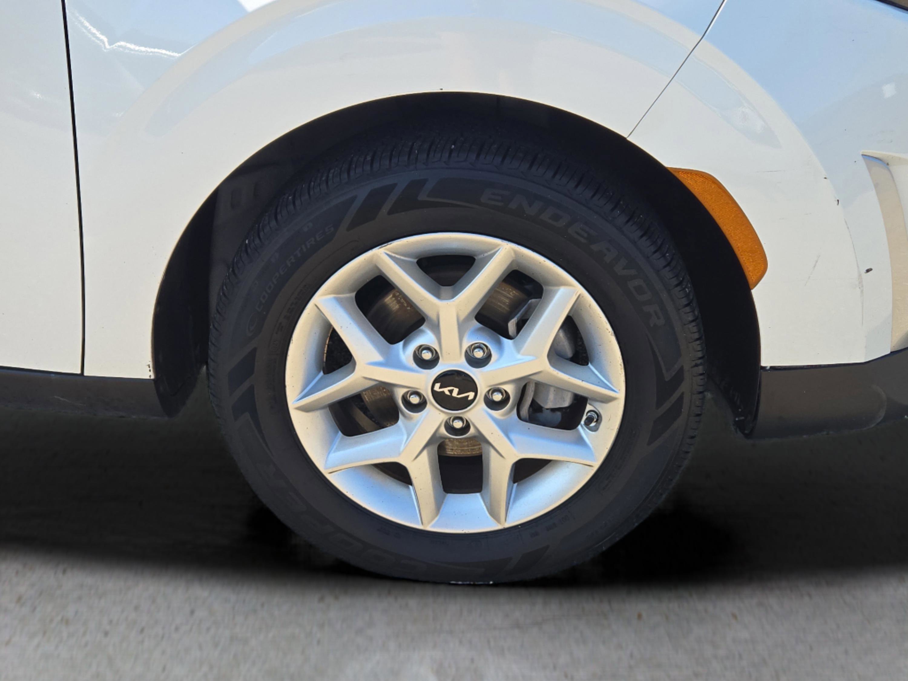 2024 Kia Soul LX photo 4