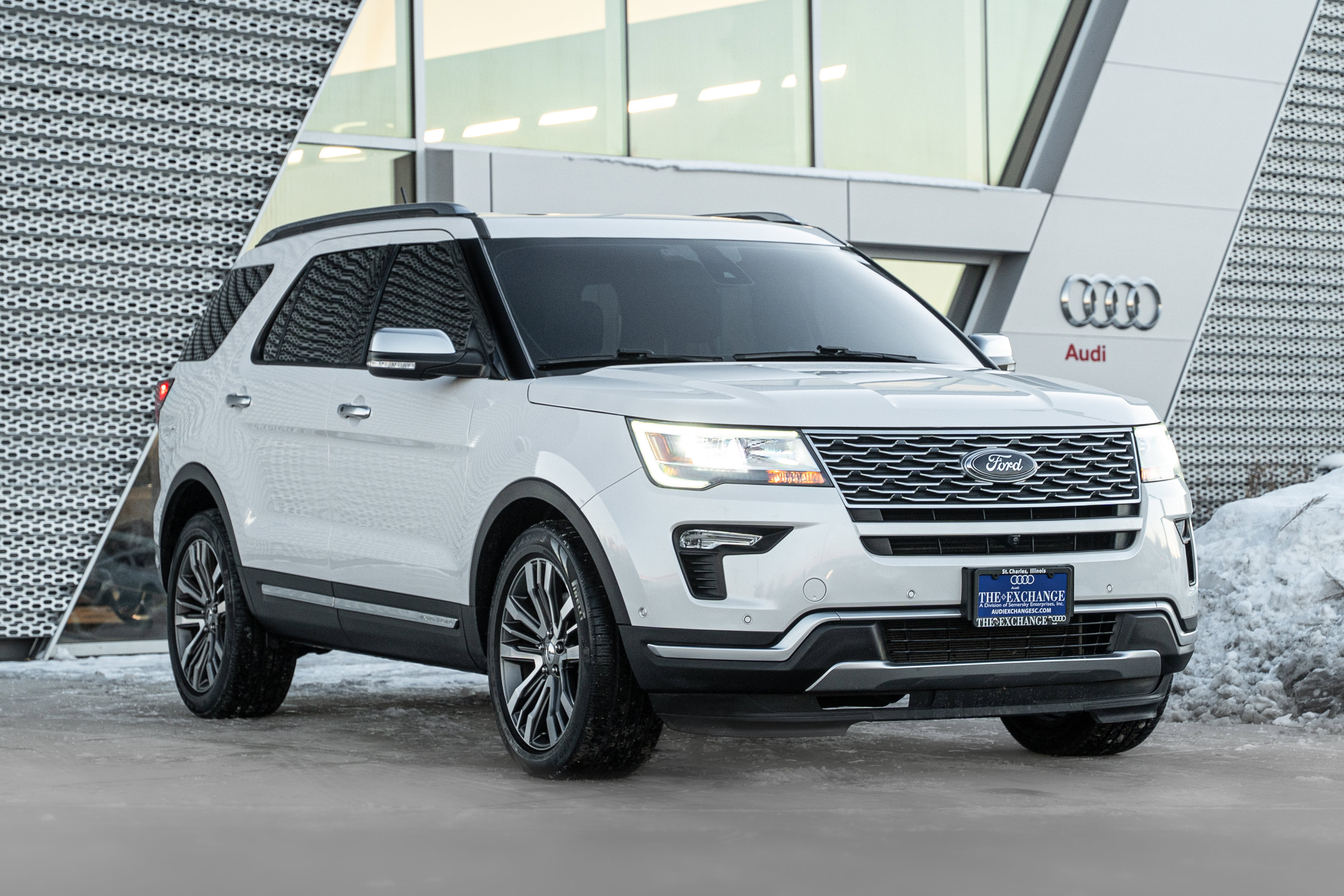 2019 Ford Explorer Platinum's photo
