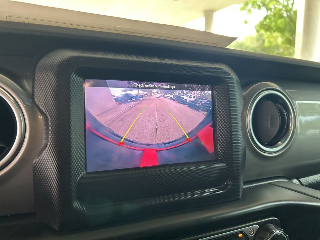 2021 Jeep Wrangler Unlimited Sahara photo 8
