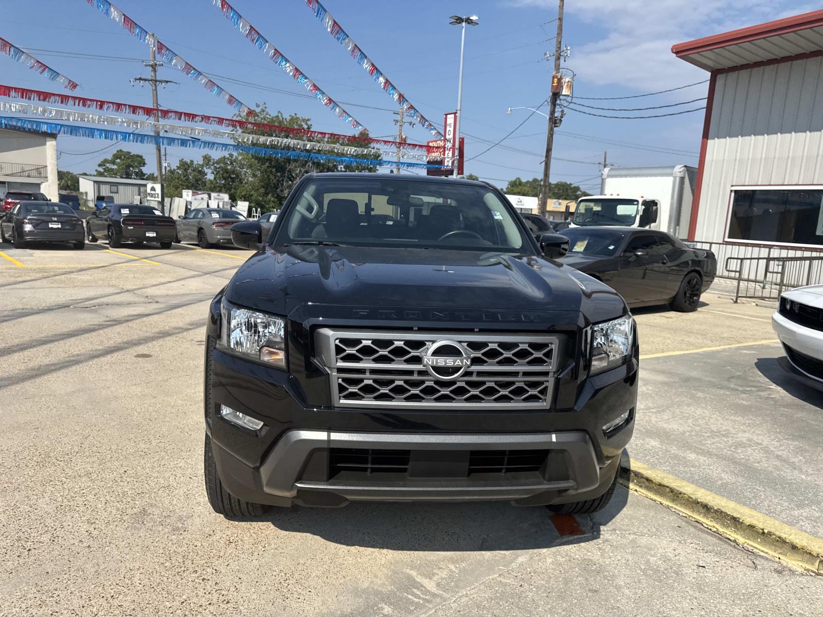 2024 Nissan Frontier SV photo 2