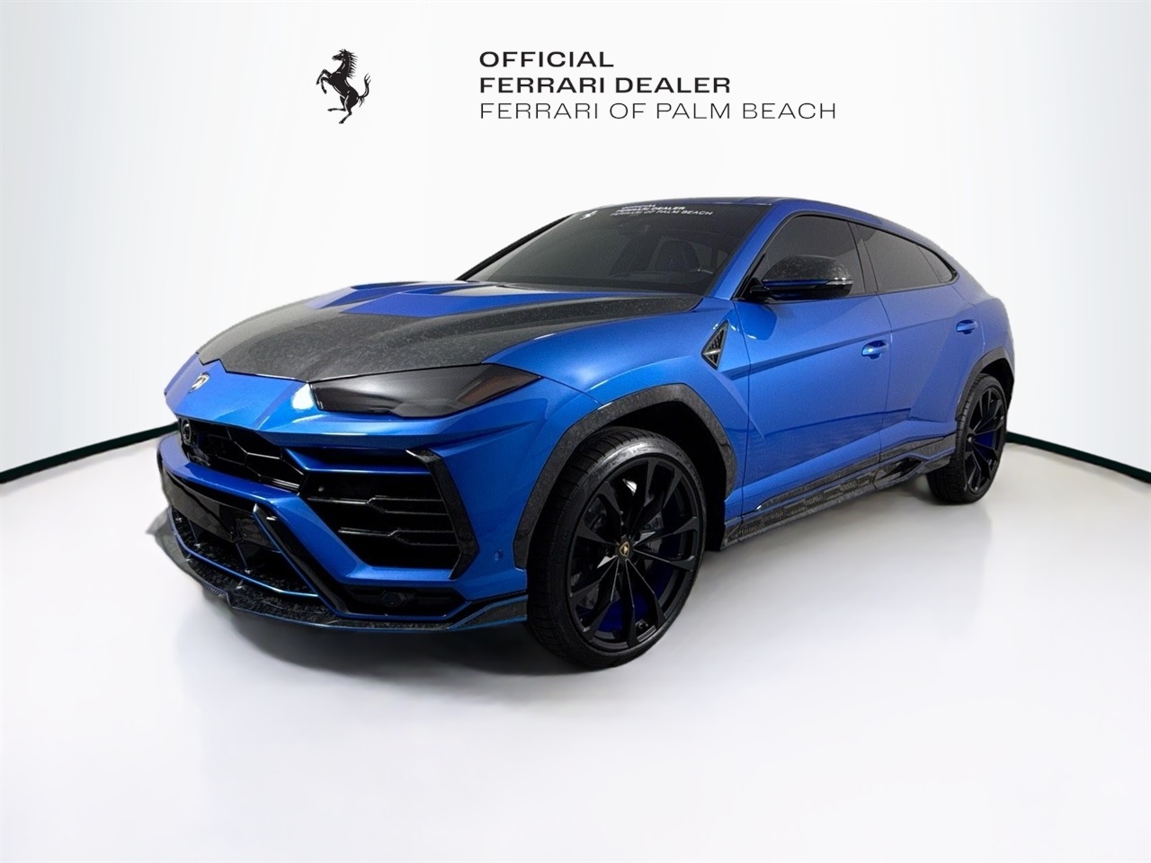 2019 Lamborghini Urus Base photo 3