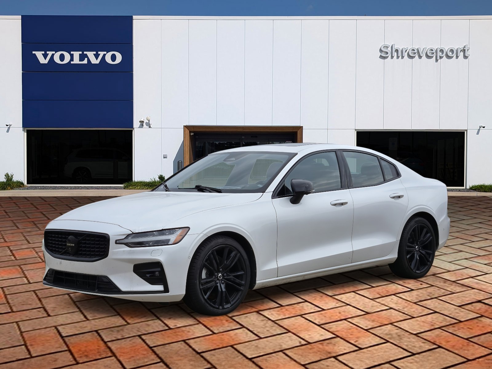 2024 Volvo S60 Plus's photo
