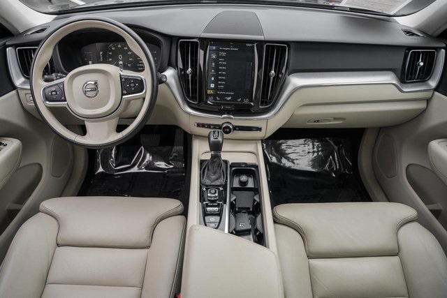 2019 Volvo XC60 T5 Momentum photo 19