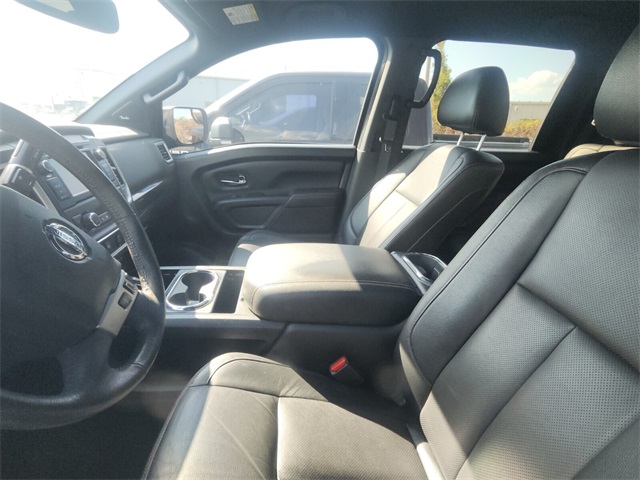 2019 Nissan Titan SL photo 6
