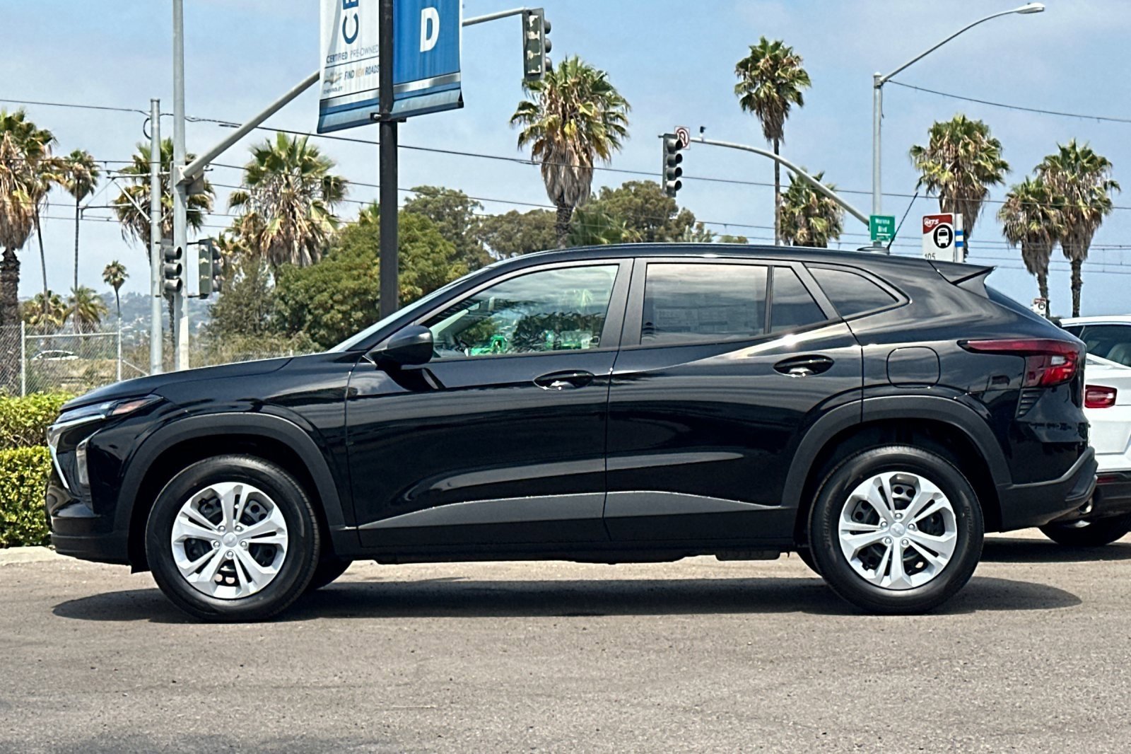 2025 Chevrolet Trax LS photo 5