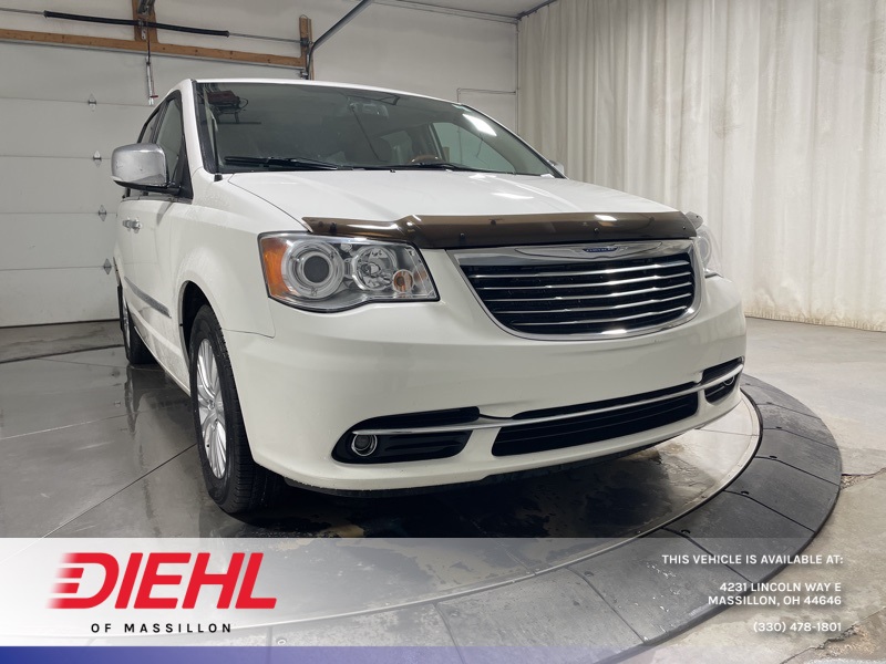 2012 Chrysler Town & Country Limited's photo