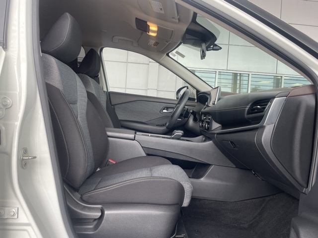 2023 Nissan Rogue SV photo 16
