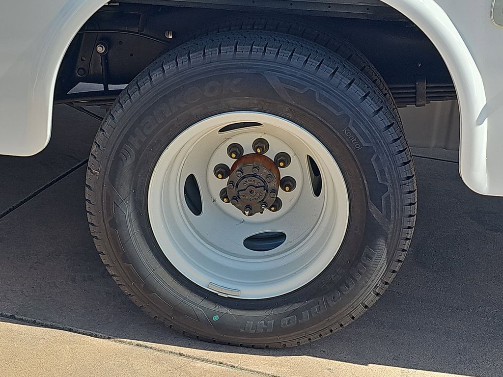 2025 Ford E-350 photo 30