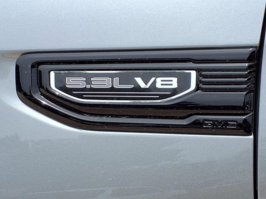 New 2025 Sterling Metallic GMC Elevation image 10