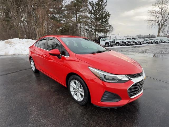 Used 2019 Chevrolet Cruze LT with VIN 1G1BE5SM8K7100325 for sale in Painesville, OH