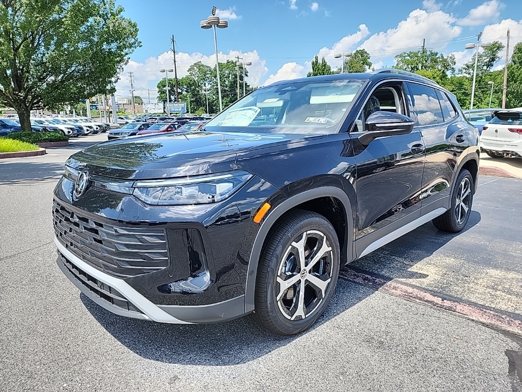 2025 Volkswagen Tiguan SE's photo