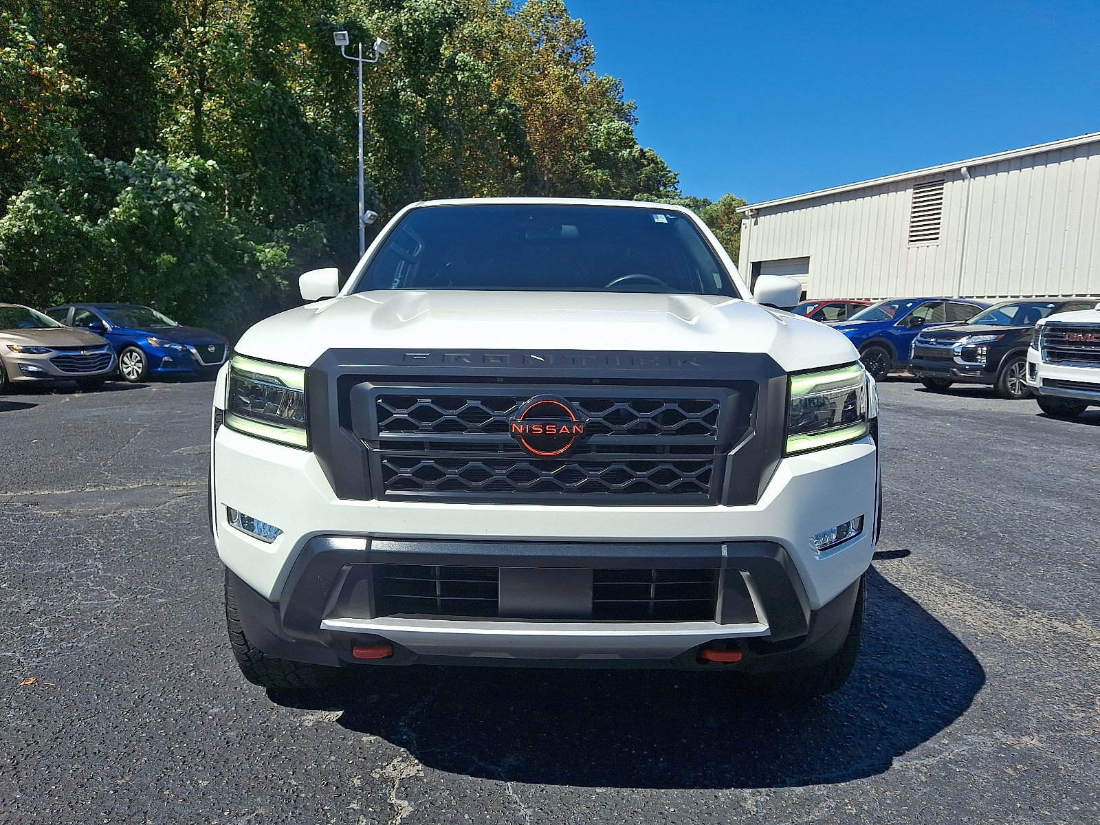 2022 Nissan Frontier Crew Cab PRO-X photo 2