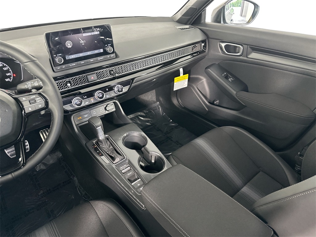 2025 Honda Civic Hatchback Sport photo 4