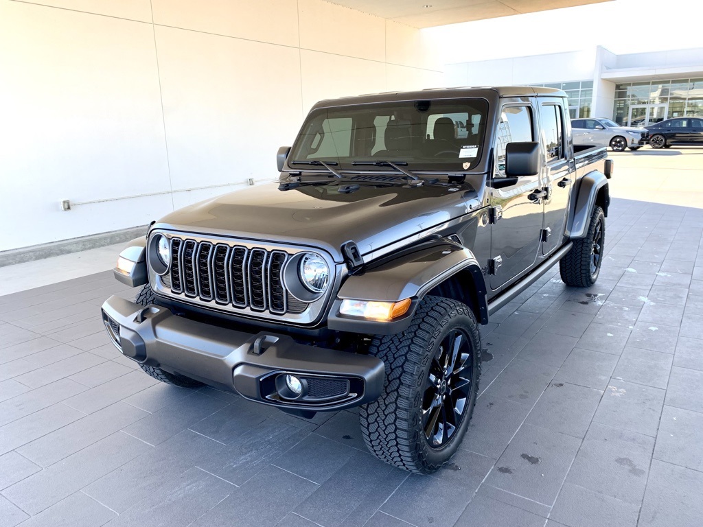 2025 Jeep Gladiator Nighthawk's photo