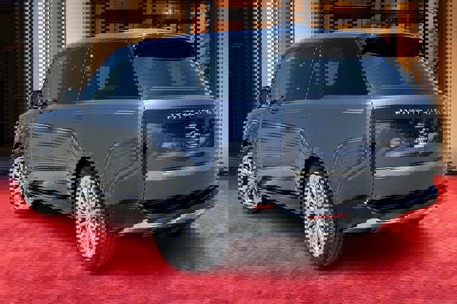 2025 Land Rover Range Rover SE photo 2