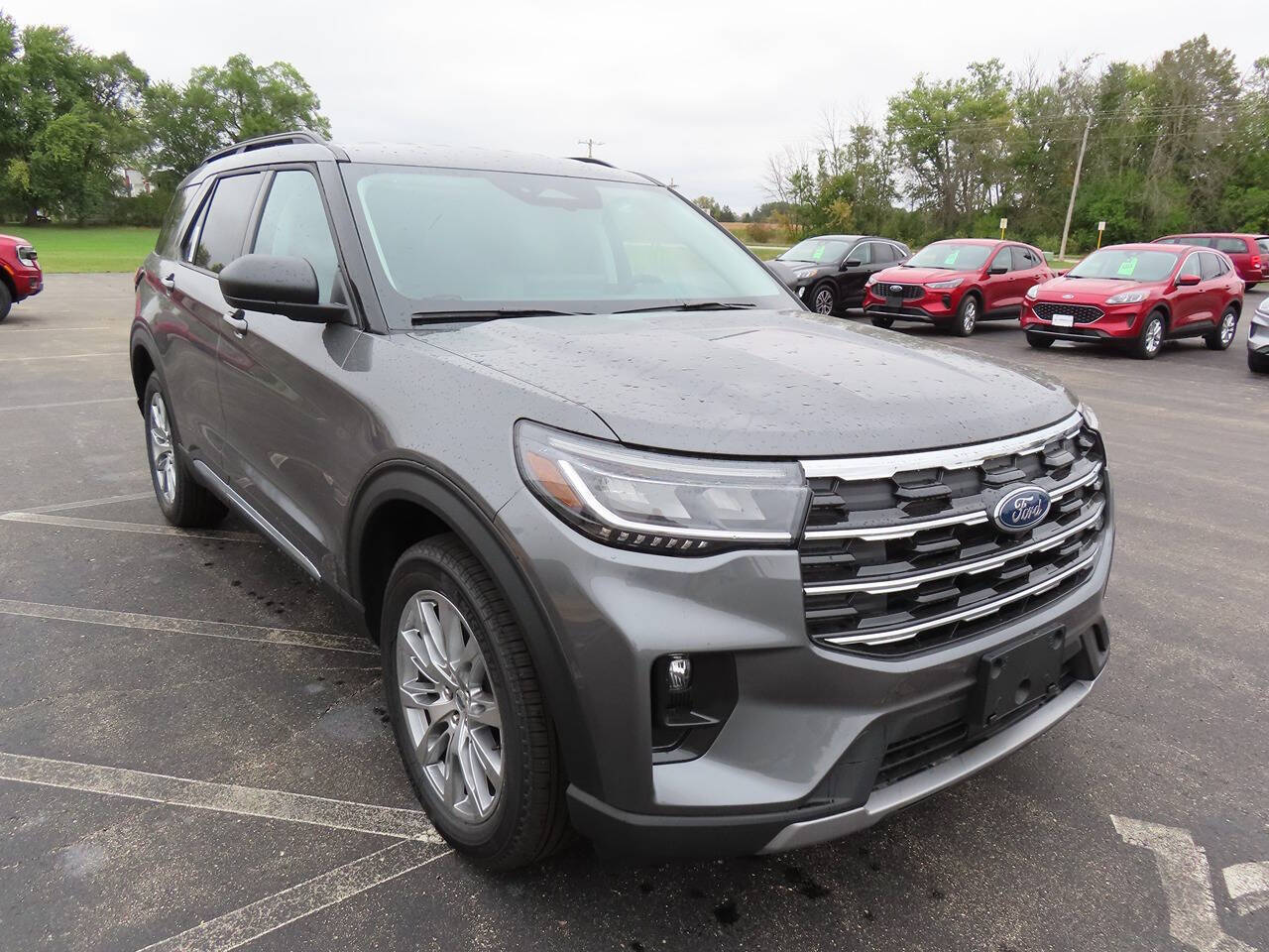 2025 Ford Explorer photo 3