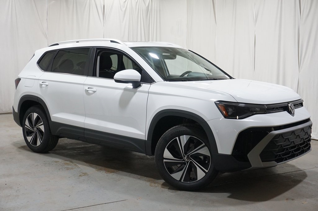 2025 Volkswagen Taos SE photo 2