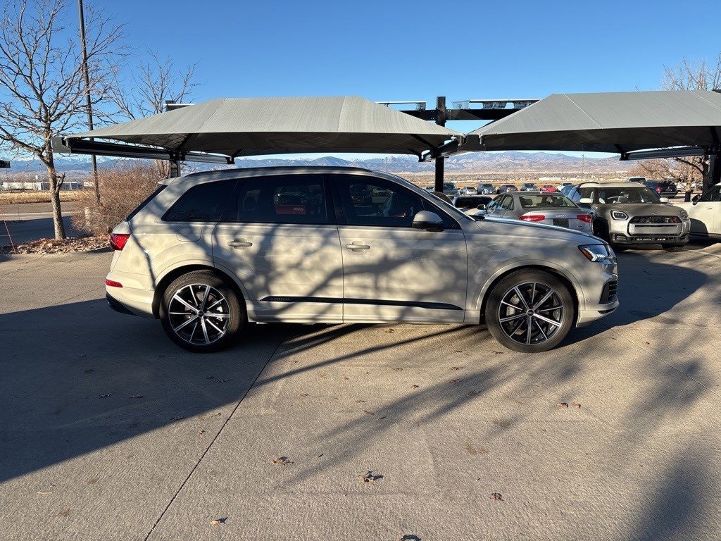 2023 Audi Q7 55 Prestige photo 3
