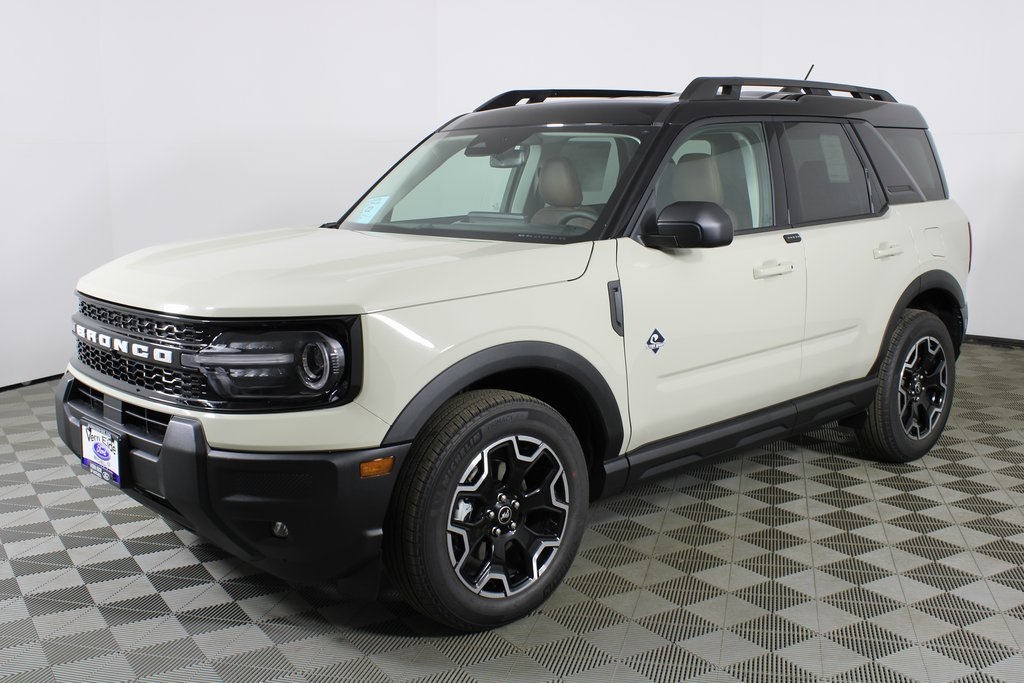 2025 Ford Bronco Sport Outer Banks photo 2