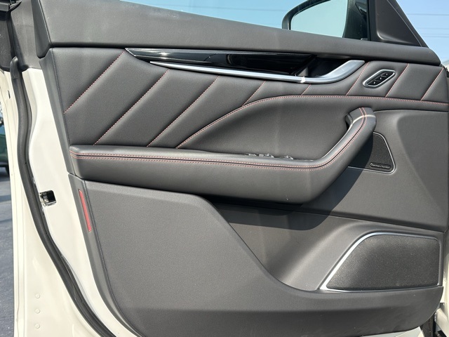 2024 Maserati Levante GT photo 12