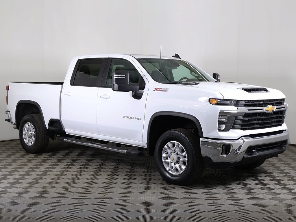 2024 Chevrolet Silverado 2500HD LT photo 2