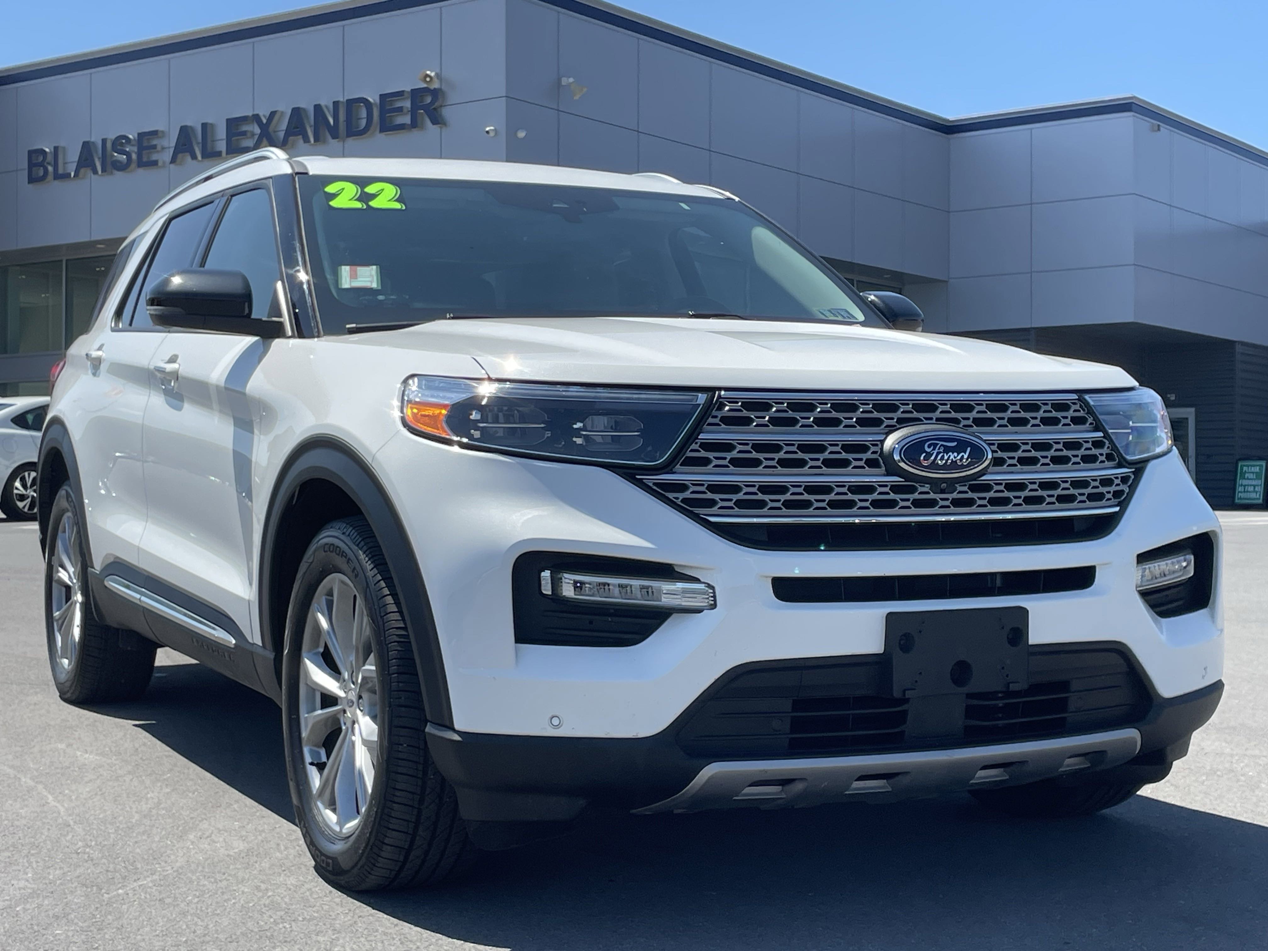 2022 Ford Explorer Limited's photo