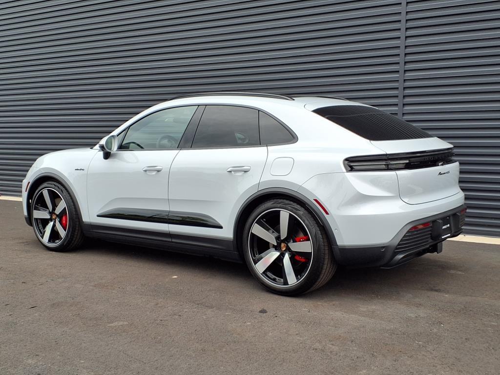2025 Porsche Macan Electric photo 3