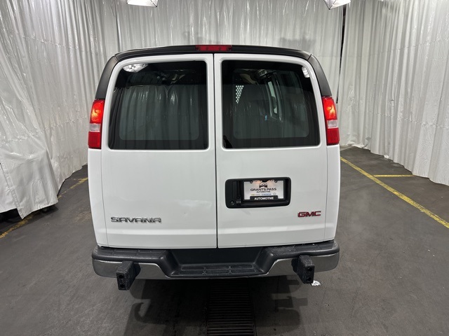 2023 Gmc Savana Cargo 2500 photo 4
