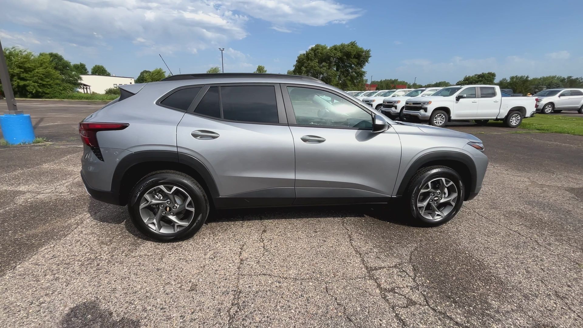 2025 Chevrolet Trax LT photo 30