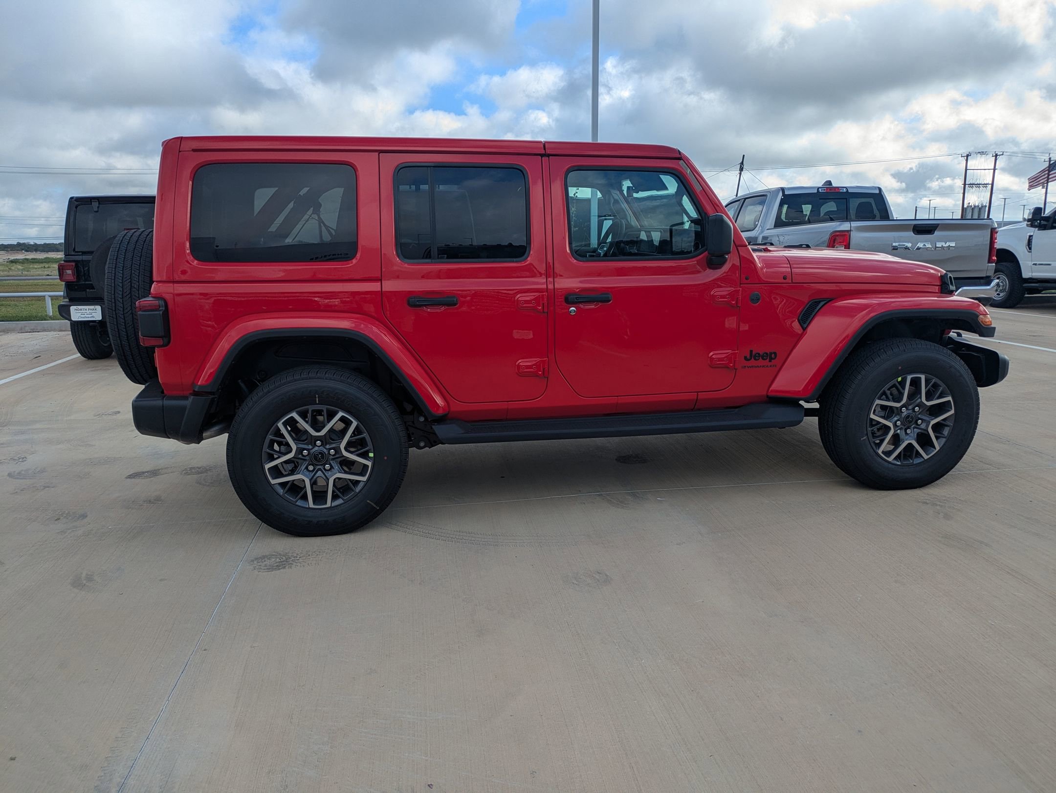 2025 Jeep Wrangler Unlimited Rubicon High Tide photo 2
