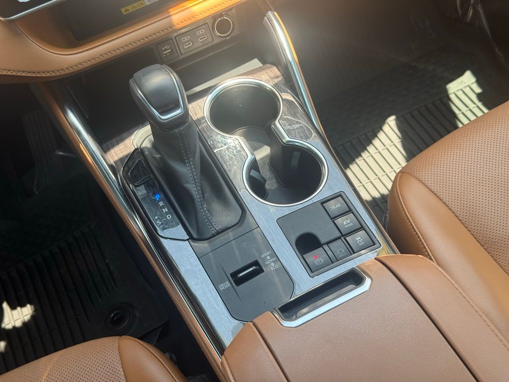 2023 Toyota Highlander Hybrid Platinum photo 14