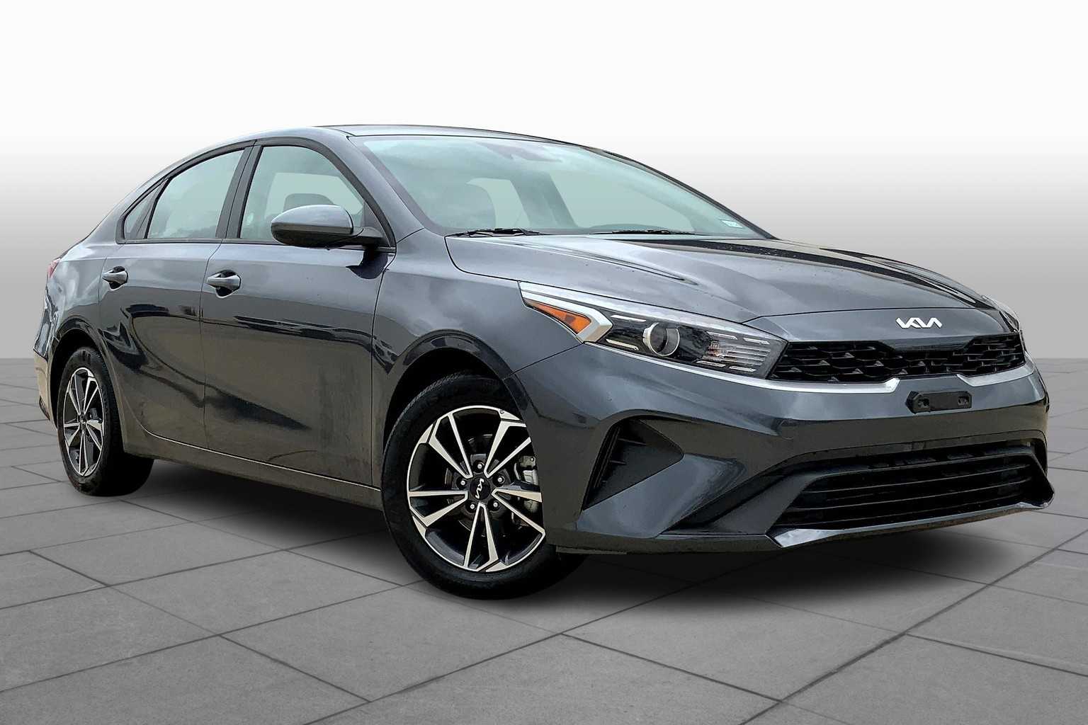 2024 Kia Forte LXS photo 2