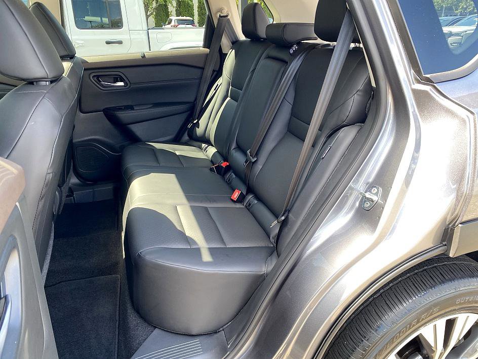 2023 Nissan Rogue SV photo 17
