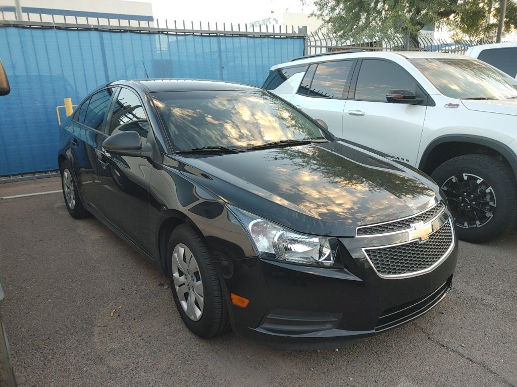 2014 Chevrolet Cruze LS photo 2