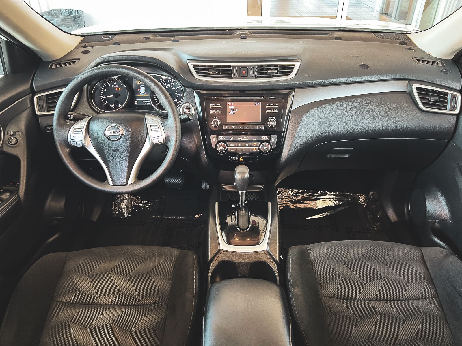 2016 Nissan Rogue SV photo 23