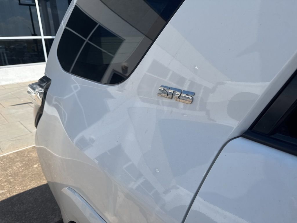 2016 Toyota 4Runner SR5 photo 5