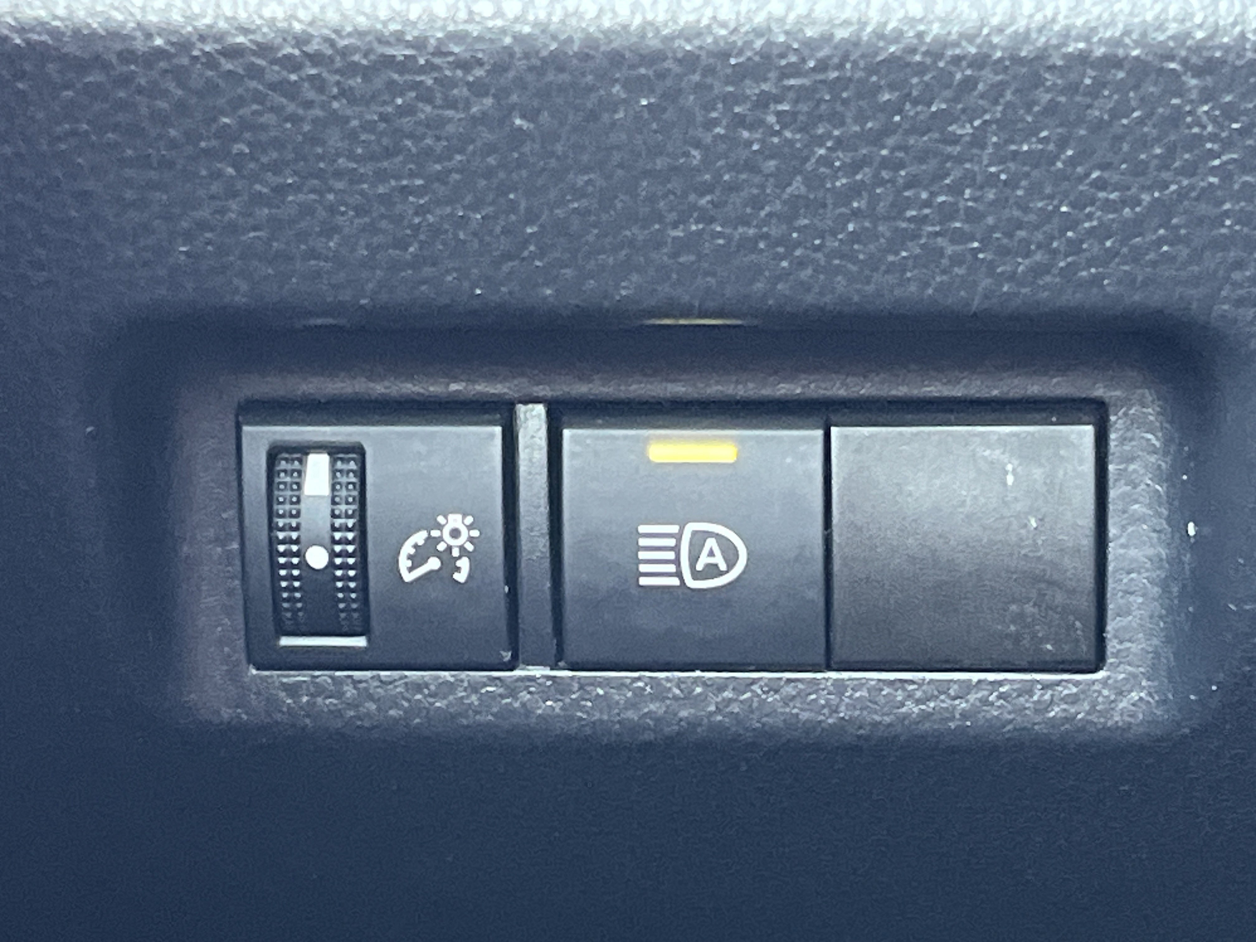 2021 Toyota RAV4 LE photo 5