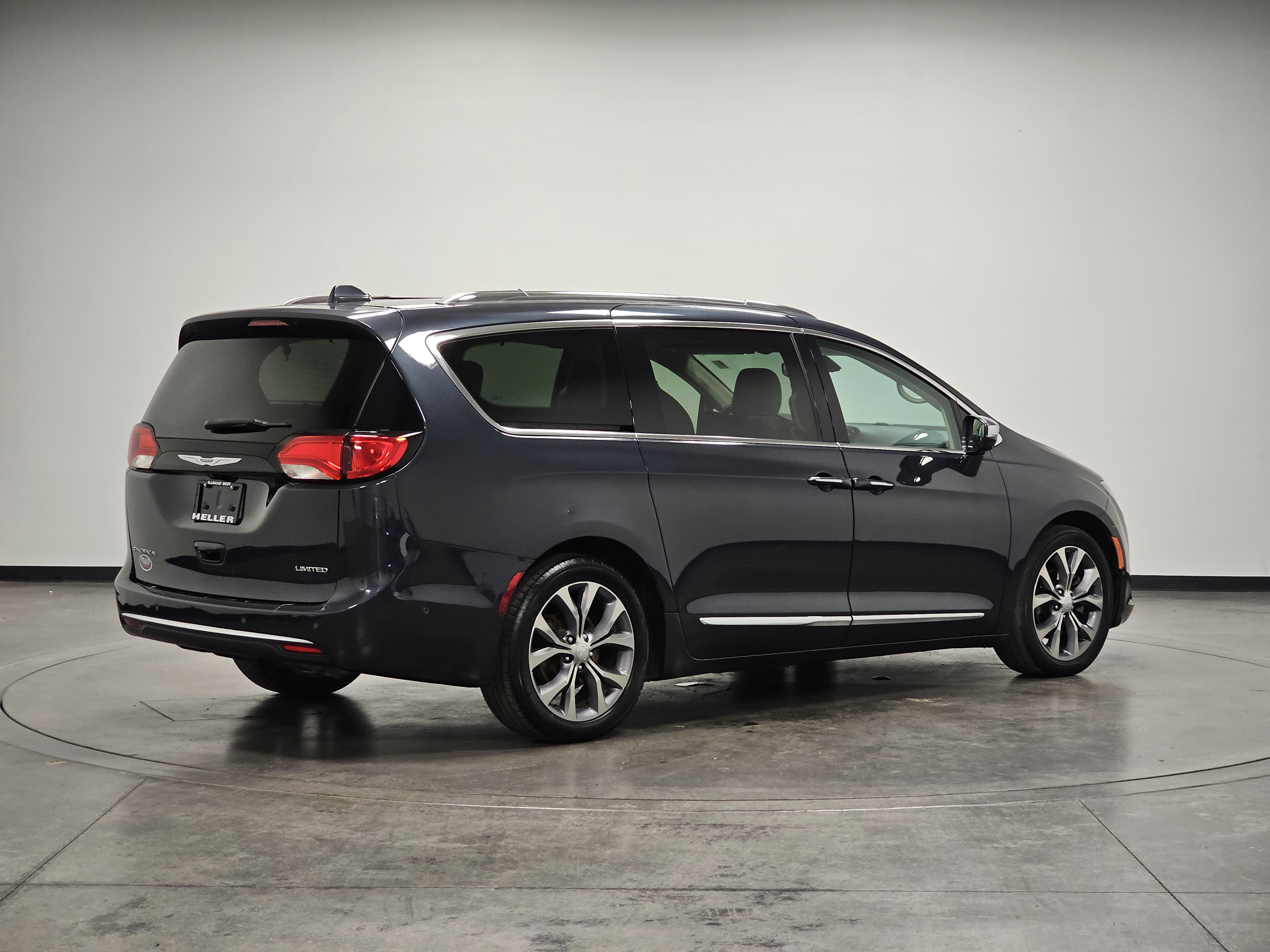 2019 Chrysler Pacifica Limited photo 5